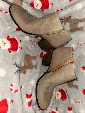 Lucky Brand Beige Taupe Leather Ankle Booties with Side Zipper